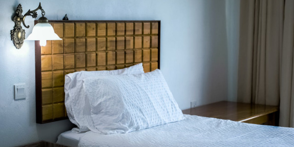 Materace sprężynowe 90×200 – jak wybrać wygodny materac dla singla?